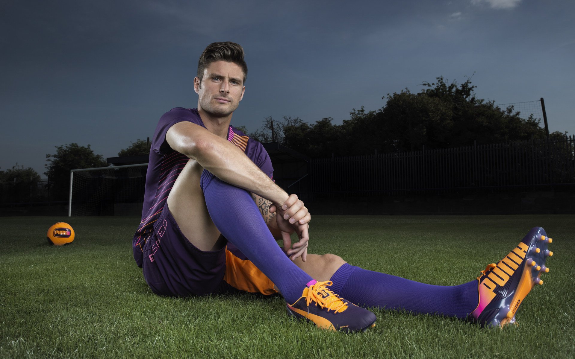 曼联在关键战中逆转夺胜,积分追赶榜首